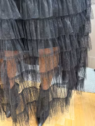 Svart tyllkjol med volanger