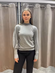 Ljusgrå stickad tröja