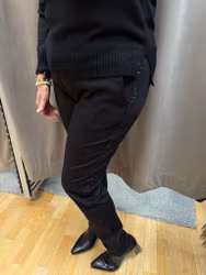 Mjuka byxor med svarta strass revärer