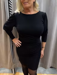 Svart glittrig draperad klänning