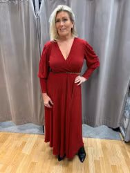 Röd glittrig omlott klänning