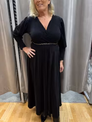 Svart glittrig omlott klänning