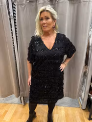 Svart klänning med fransar och paljetter