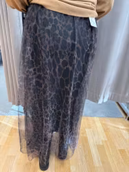 Mörkbrun meshkjol med leomönster