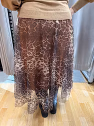 Brun meshkjol med leomönster