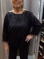 Svart blus med fransar