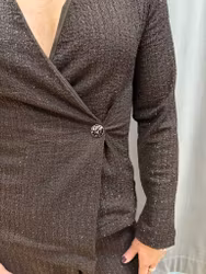 Brun glittrig kavajblus med silver knapp