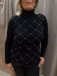 Svart polo med strass och pärlor