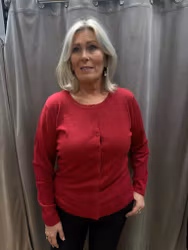 Röd finstickad kofta