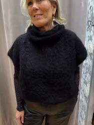 Svart mohairväst med polokrage