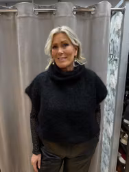 Svart mohairväst med polokrage