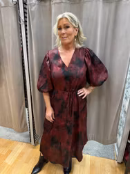 Bordeaux mönstrad klänning