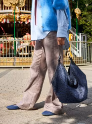 Blå väska med leopardmönster