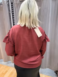 Bordeaux blus med volanger