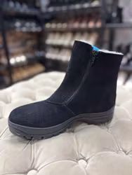 Svarta broddkängor i mocka