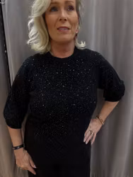 Svart stickad tröja med små paljetter