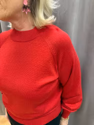 Röd glittrig tröja