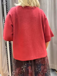 Hallonröd mjuk stickad t-shirt