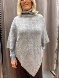 Kampanj - Grå stickad poncho - ord. pris 649 kr