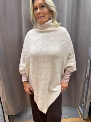 Kampanj - Beige stickad poncho - ord. pris 649 kr