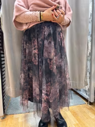 Tyllkjol med rosa och lila blommor