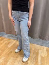 Ljusa stretchiga jeans med broderi