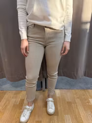 Kittfärgade stretchiga jeans 68cm