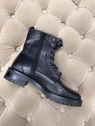 REA - svarta boots med snörning