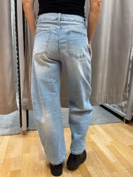 Barrel jeans