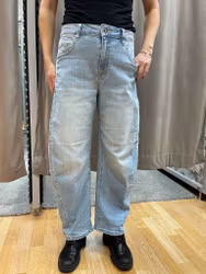 Barrel jeans