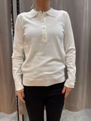 Vit finstickad tröja med krage och pärlknappar