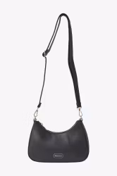 Svart väska i fuskskinn