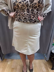 Beige kjol i mjuk mockaimitation