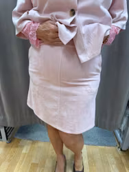 Rosa kjol i mjuk mockaimitation