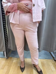 Rosa byxa i mjuk mockaimitation