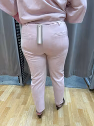 Rosa byxa i mjuk mockaimitation