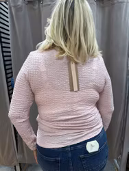 Rosa långärmad topp i kräppat tyg