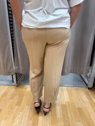 Beige byxa i ankellängd