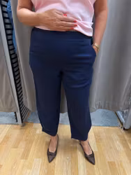 Marinblå byxa i ankellängd