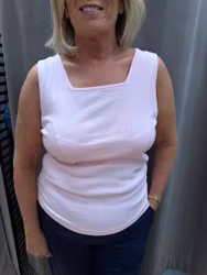 Rosa linne med fyrkantig halsringning