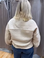 Beige boucléjacka