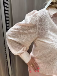 Ljusrosa skjortblus med ballong ärm