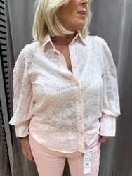 Ljusrosa skjortblus med ballong ärm