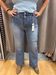 Stretchiga jeans med fickor framtill