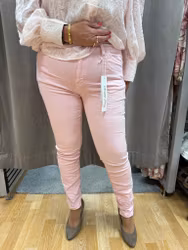 Ljusrosa jeans