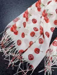 Sjal med röda körsbär