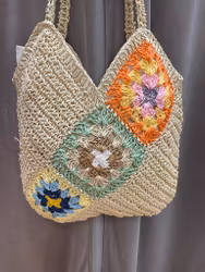 Beige virkad strandväska