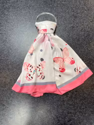 Satinscarf med fjärilsmönster