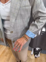 Beige rutig kavaj med ljusblått foder