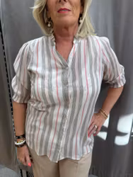 Randig skjortblus i offwhite med rosa/grå ränder